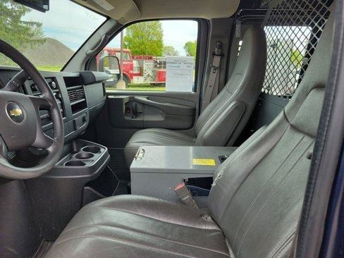 Used 2015 Chevrolet Express 2500 RWD image 16