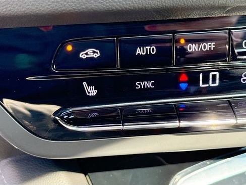 Used 2023 Buick Envision Essence w/ Sport Touring Package FWD image 19