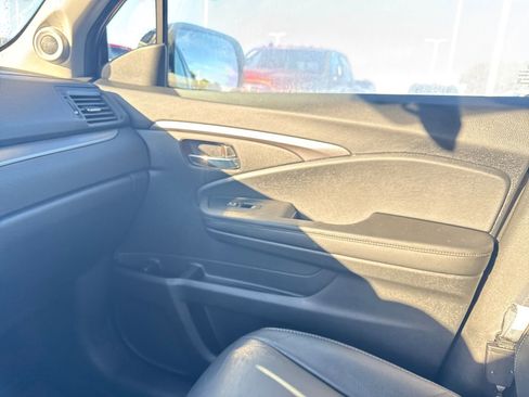 Used 2022 Honda Pilot Black Edition image 28
