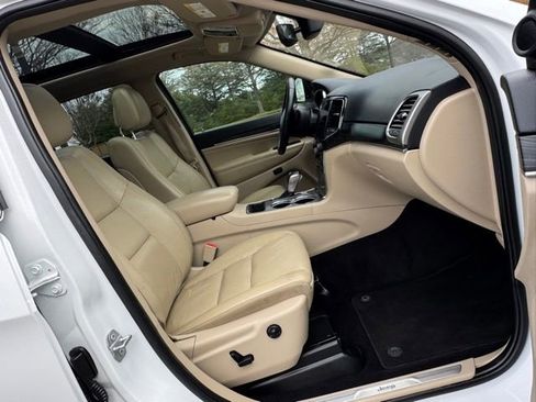 Used 2022 Jeep Grand Cherokee Limited w/ Tech Group image 18