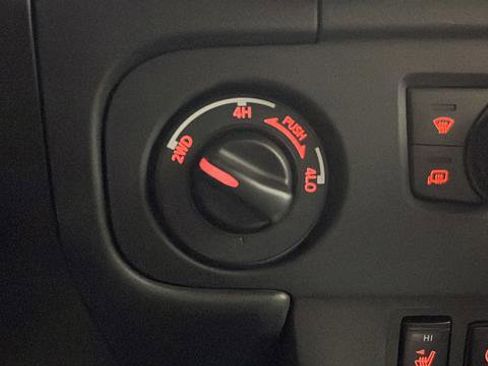 Used 2025 Nissan Frontier SL AWD/4WD image 41