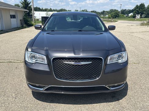 Used 2020 Chrysler 300 Touring L w/ Value Package RWD image 13