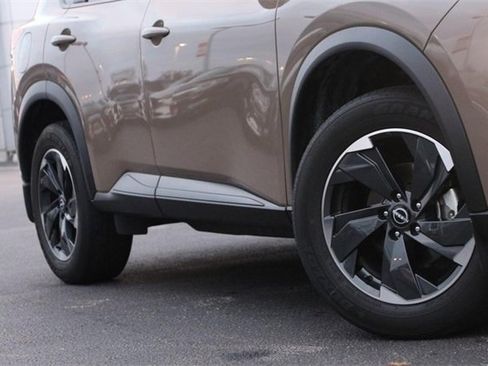 Certified 2024 Nissan Rogue SV image 3