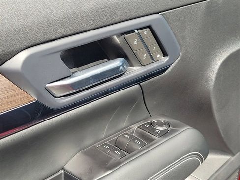 New 2026 GMC Terrain Denali w/ LPO, Black Badging Package image 23