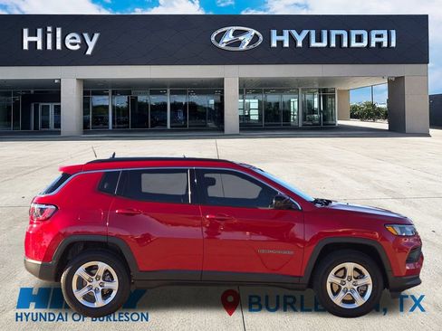 Used 2023 Jeep Compass Latitude w/ Convenience Group image 3