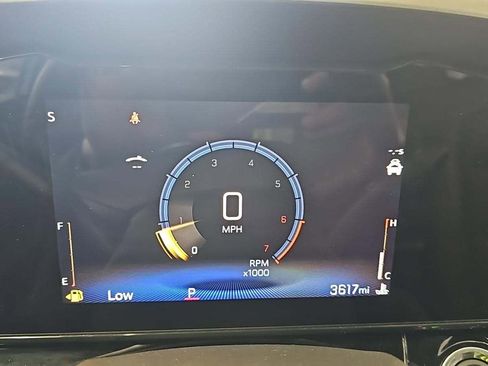 Used 2025 Chevrolet Trax RS w/ Driver Confidence Package image 2