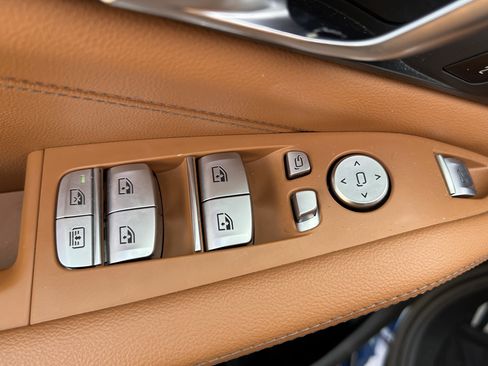 Used 2021 BMW X7 M50i image 15