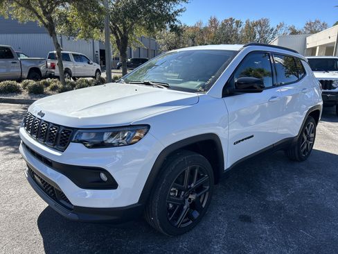 New 2026 Jeep Compass Latitude image 3