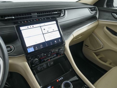 Used 2021 Jeep Grand Cherokee L Limited w/ Luxury Tech Group II image 27