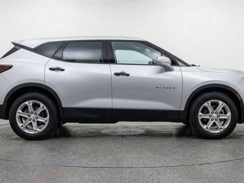 Used 2025 Chevrolet Blazer LT FWD image 11