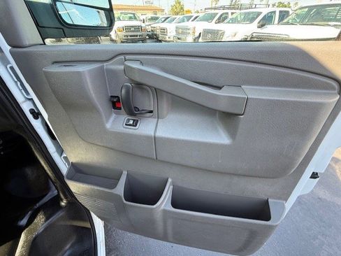 Used 2018 Chevrolet Express 2500 w/ Driver Convenience Package image 23