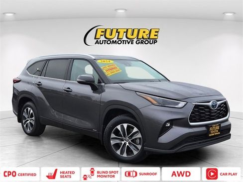 Certified 2024 Toyota Highlander XLE image 1