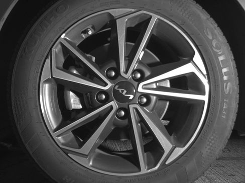 Used 2024 Kia Forte LXS image 12