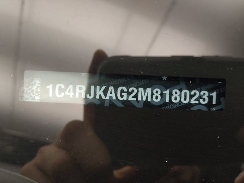 Used 2021 Jeep Grand Cherokee L Laredo image 33