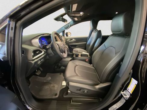 New 2026 Chrysler Voyager LX image 10