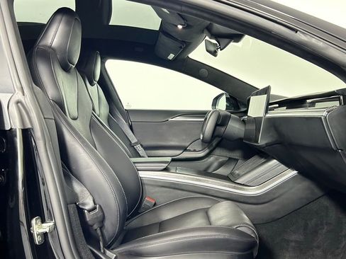 Used 2021 Tesla Model S Plaid image 11