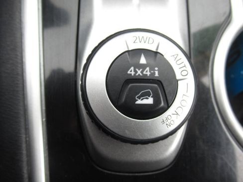 Used 2020 Nissan Pathfinder SV AWD/4WD image 21