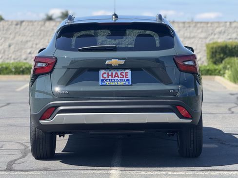 New 2026 Chevrolet Trax LT w/ LT Convenience Package FWD image 6