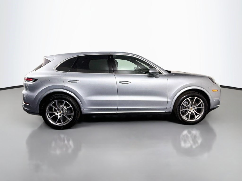 Used 2024 Porsche Cayenne w/ Premium Package Plus (PFM) AWD/4WD image 11