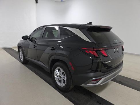 Used 2025 Hyundai Tucson SE FWD image 2