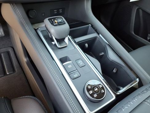 New 2026 Nissan Pathfinder Platinum AWD/4WD image 14