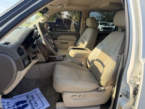 Used 2011 Chevrolet Avalanche LTZ RWD image 8