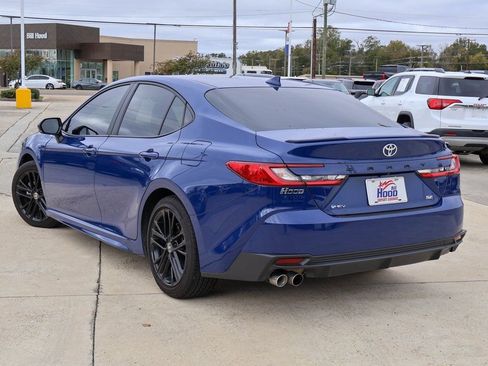 Used 2025 Toyota Camry SE image 2
