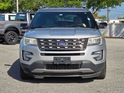 Used 2017 Ford Explorer XLT w/ Equipment Group 201A image 2