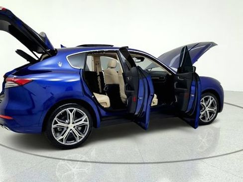 Used 2023 Maserati Levante GT AWD/4WD image 19