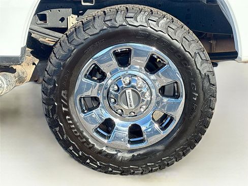 Used 2023 Ford F250 Lariat w/ Chrome Package image 34