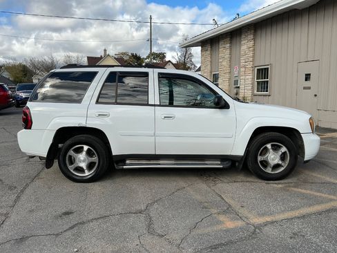 Used 2009 Chevrolet TrailBlazer LT w/ Sun And Sound Package image 2