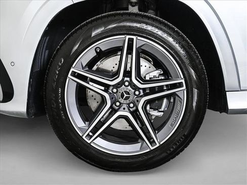 Used 2025 Mercedes-Benz GLS 450 4MATIC w/ AMG Line Exterior image 27