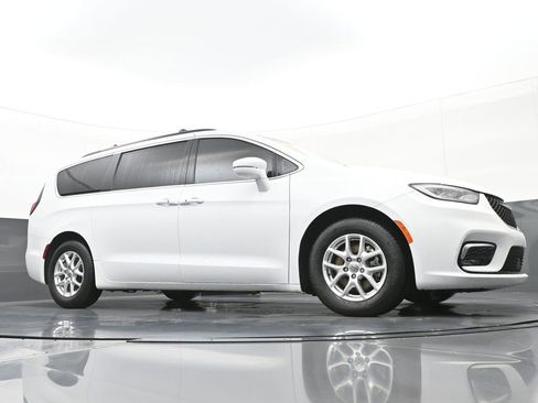 Used 2022 Chrysler Pacifica Touring-L image 35
