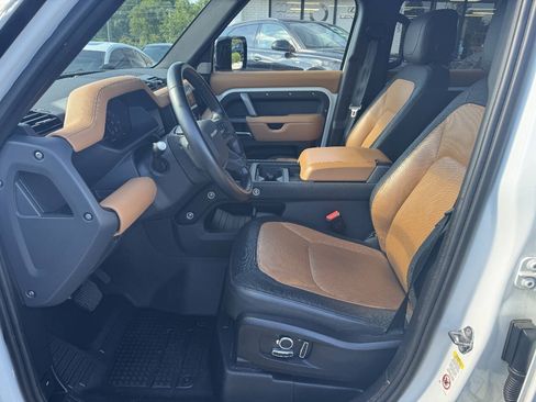 Used 2024 Land Rover Defender 130 X-Dynamic SE AWD/4WD image 9