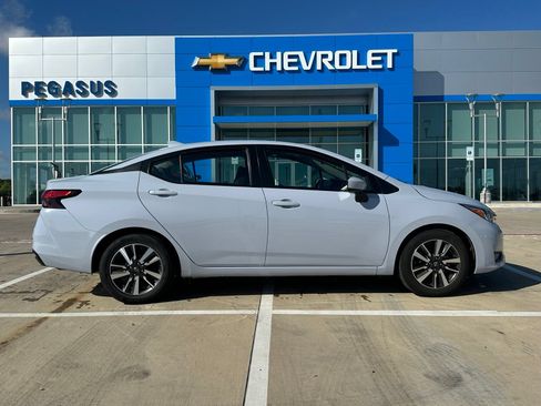 Used 2024 Nissan Versa SV FWD image 6