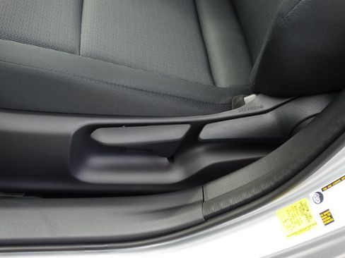 New 2026 Toyota Prius LE FWD image 9