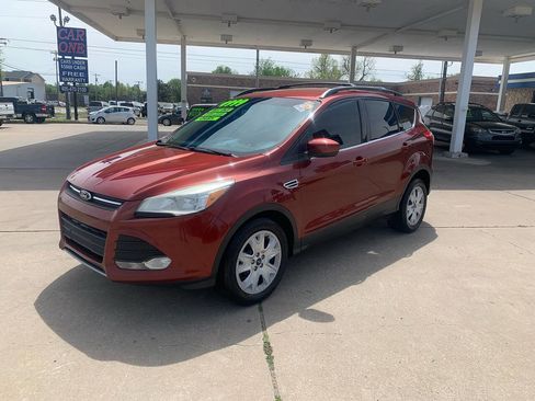Used 2014 Ford Escape SE w/ Equipment Group 201A image 3