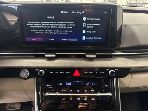 Certified 2024 Kia Carnival EX FWD image 9