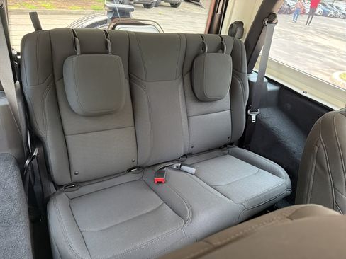 Used 2019 Jeep Wrangler Sport AWD/4WD image 15