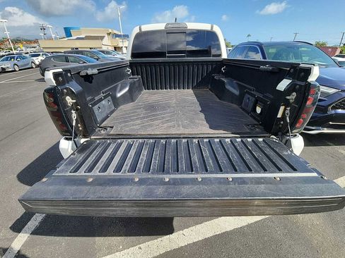 Used 2017 Toyota Tacoma TRD Off-Road image 24