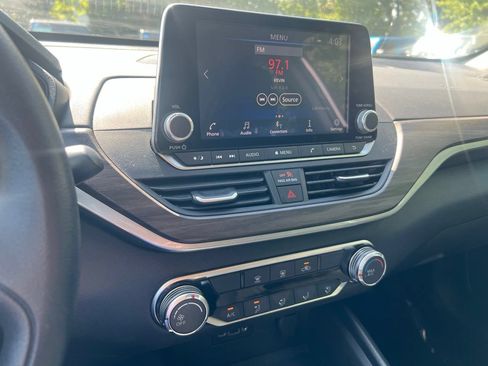 Used 2025 Nissan Altima 2.5 SV FWD image 29