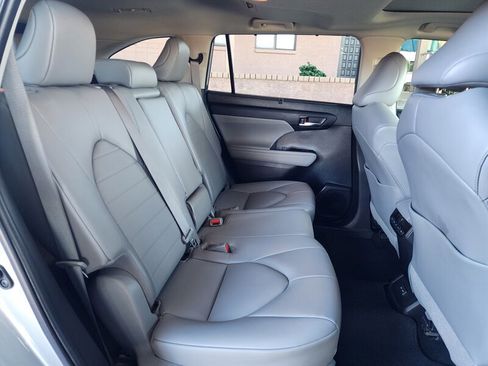 Used 2022 Toyota Highlander XLE image 74