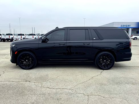 Used 2024 Cadillac Escalade ESV Sport Platinum w/ LPO, ONYX Package image 12