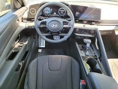 Certified 2025 Hyundai Elantra SEL image 7