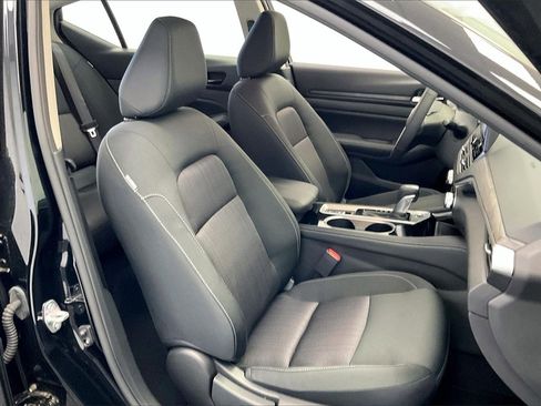 Certified 2024 Nissan Altima 2.5 SV w/ SV Premium Package image 6