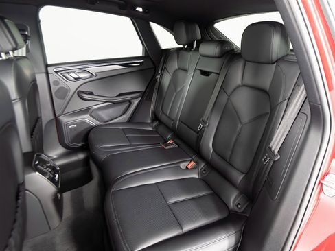 Certified 2025 Porsche Macan Turbo image 34