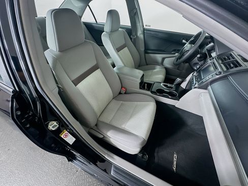 Used 2014 Toyota Camry FWD image 28