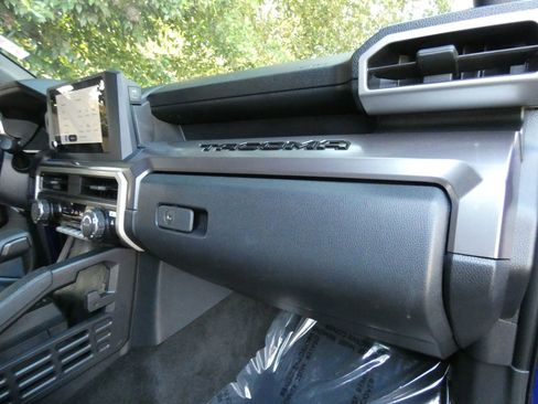 Used 2025 Toyota Tacoma SR5 image 35