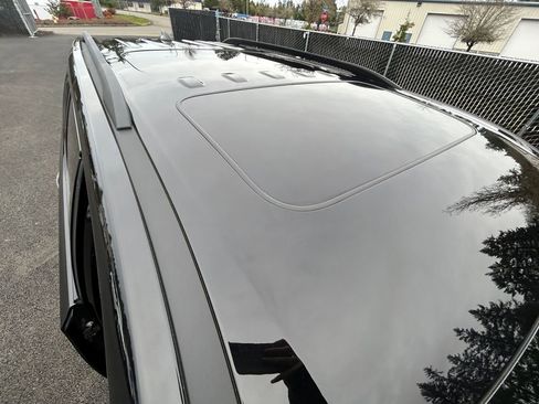 Used 2022 Chevrolet Traverse Premier w/ Redline Edition image 28