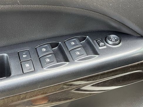 Used 2017 GMC Canyon SLE image 23